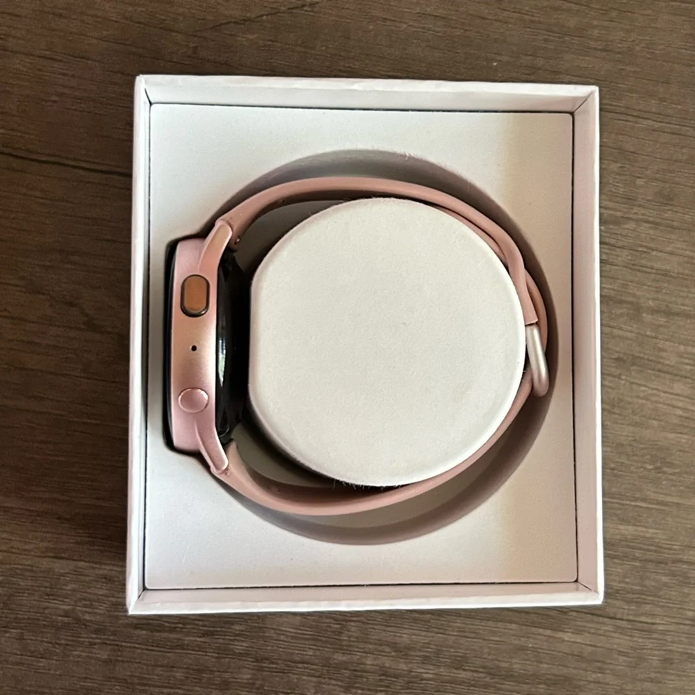 SAMSUNG Galaxy Watch Active (40MM, GPS, Bluetooth) Smart Watch-Rose Gold (USED)